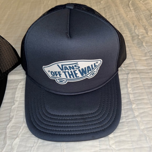Set of two adjustable Vans trucker hats - Picture 7 of 13